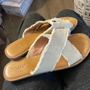 8.5 toms canvas strap flip flop sandals